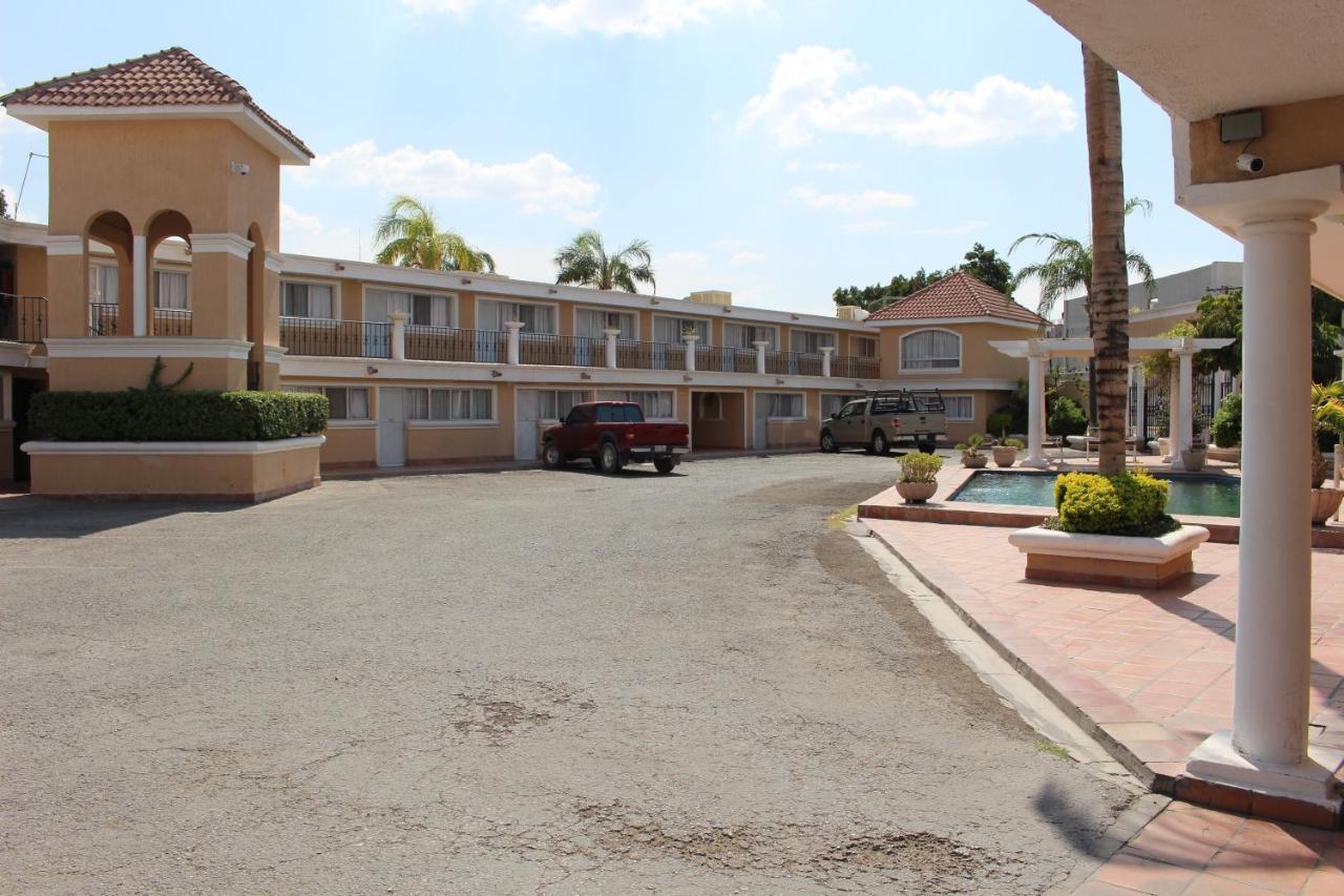 Hotel La Villa Torreon Exterior photo