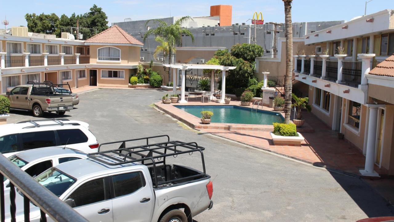 Hotel La Villa Torreon Exterior photo