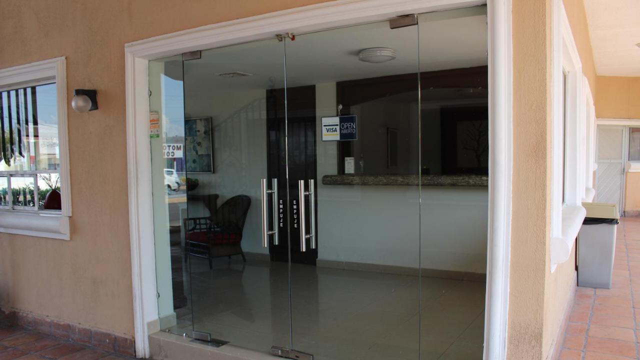 Hotel La Villa Torreon Exterior photo
