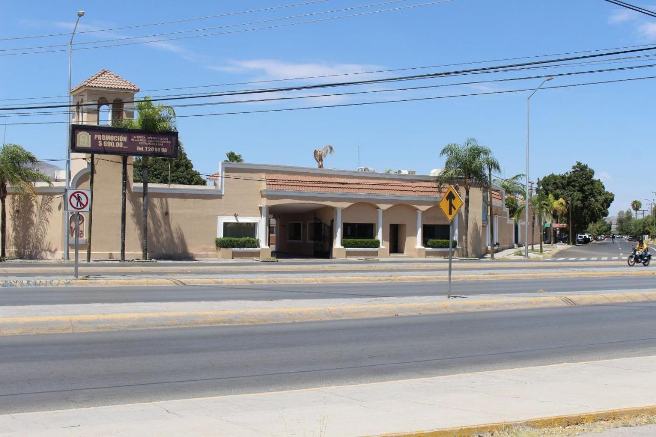 Hotel La Villa Torreon Exterior photo